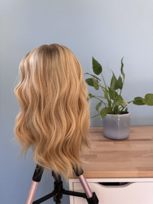 Volumateur capillaire Angèle en cheveux naturels pour alopécie androgénétique