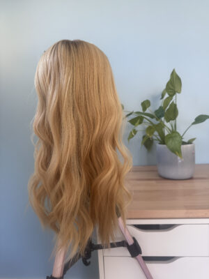 Volumateur capillaire en cheveux naturels blonds clairs pour alopécie androgénétique, chute de cheveux, cuir chevelu clairsemé.