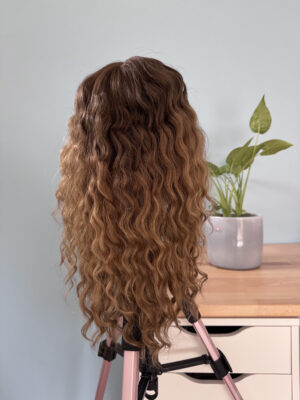 Volumateur capillaire en cheveux brésiliens naturels curly, Emilia.
